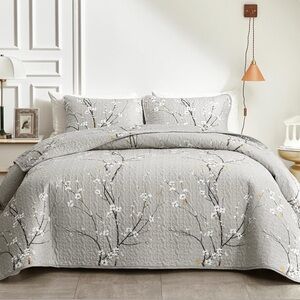 Elegant Gray Floral Bedding Set - Queen Size